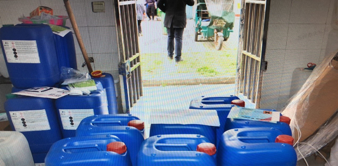 图 | 犯罪窝点制假仓库 图 | 犯罪窝点制假仓库
